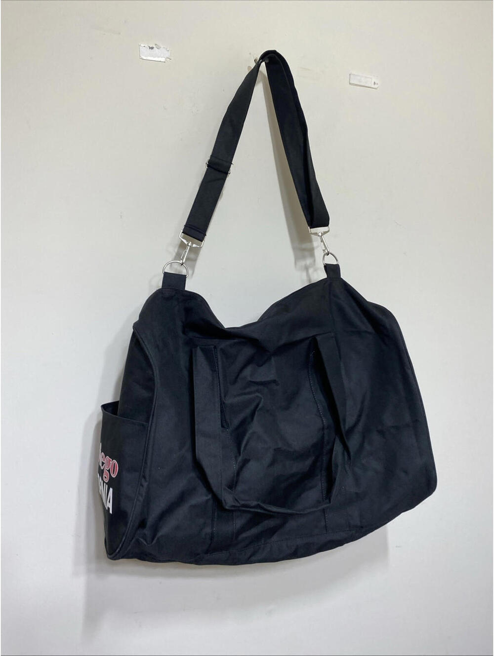 2021 SeaWorld Duffel Bag SAN DIEGO CA. Black With Orca Decal - Picture 4 of 14